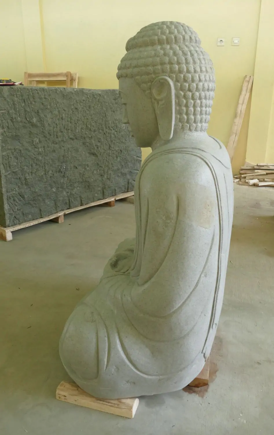  Product image 3 of the product “Seated Japanese Buddha made of Riverstone in Dhyana position - gesture of meditation, H. 123cm ”